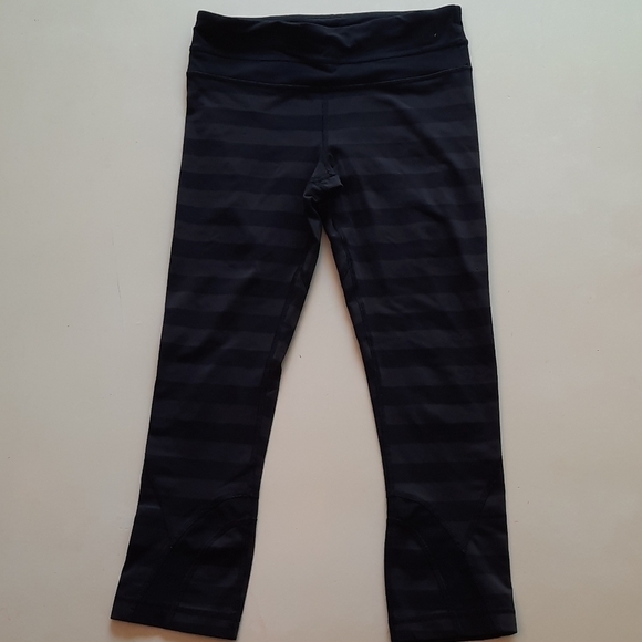 Lululemon Run Inspire Crop II black gray stripe 4 - Picture 8 of 14